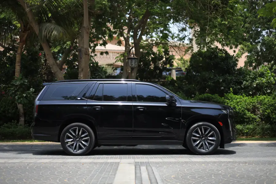 Rent Cadillac Escalade in Dubai — photo 4 of 9