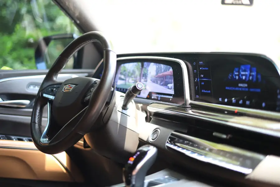 Rent Cadillac Escalade in Dubai — photo 5 of 9
