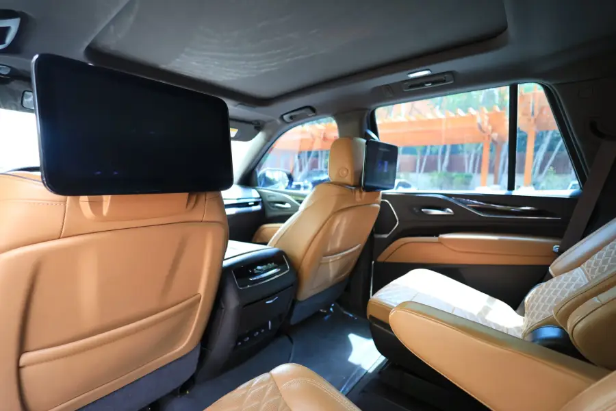 Rent Cadillac Escalade in Dubai — photo 7 of 9
