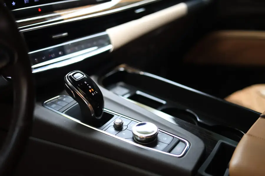 Rent Cadillac Escalade in Dubai — photo 8 of 9