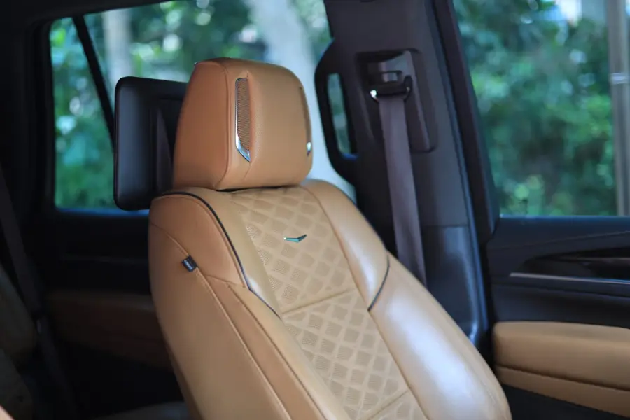 Rent Cadillac Escalade in Dubai — photo 9 of 9