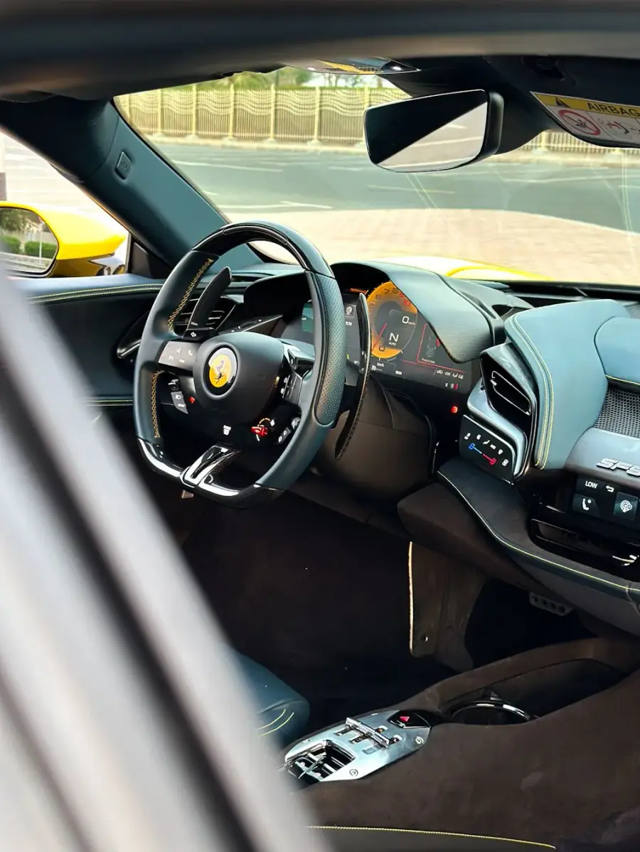 在迪拜租赁法拉利SF90 — Ferrari — 第 2 张，共 7 张