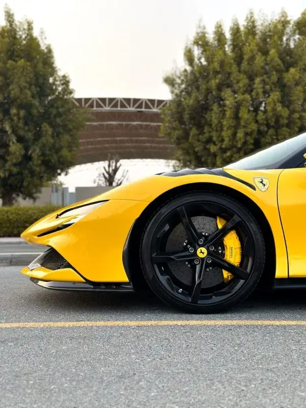 在迪拜租赁法拉利SF90 — Ferrari — 第 3 张，共 7 张