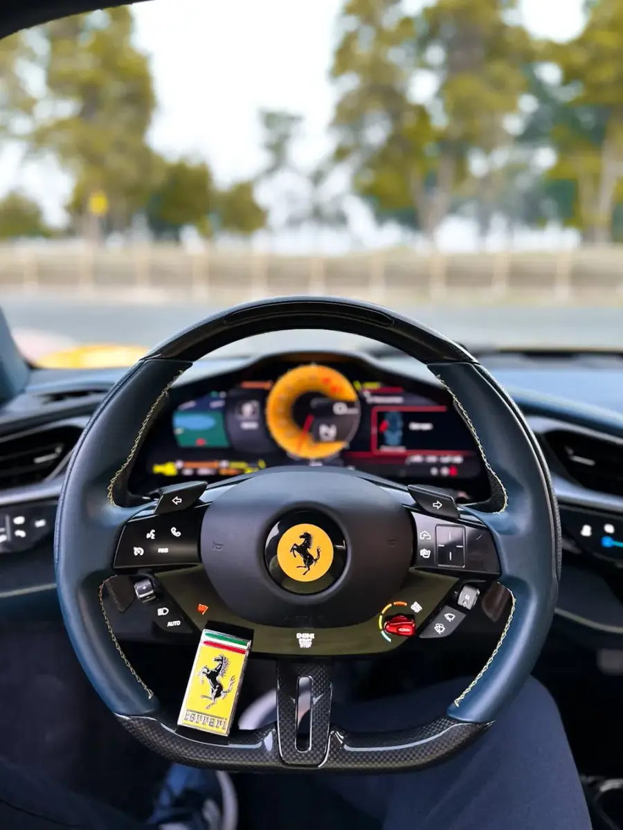 在迪拜租赁法拉利SF90 — Ferrari — 第 7 张，共 7 张