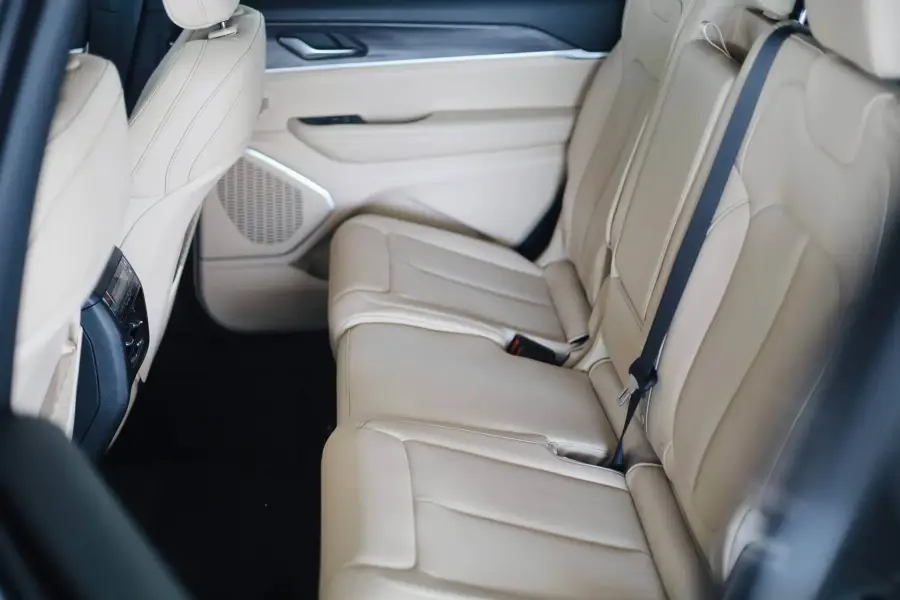 Rent GMC Yukon in Dubai — photo 4 of 9