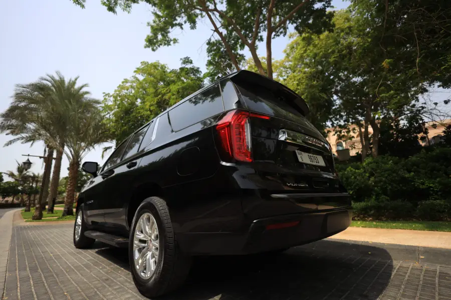 Rent GMC Yukon in Dubai — photo 5 of 9