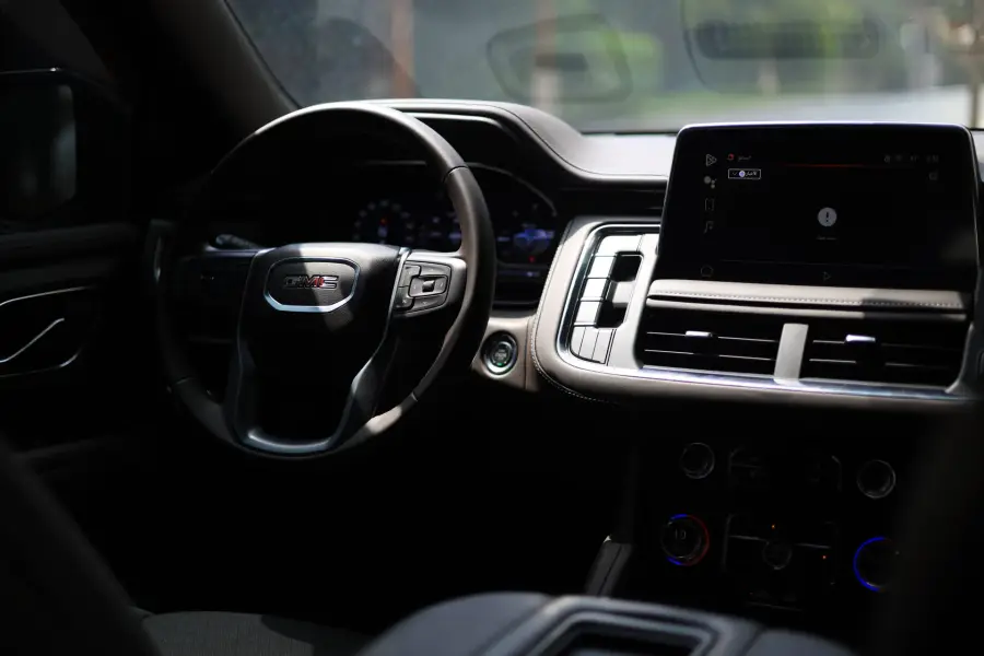 Rent GMC Yukon in Dubai — photo 6 of 9