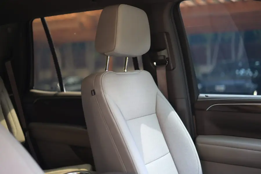 Rent GMC Yukon in Dubai — photo 9 of 9