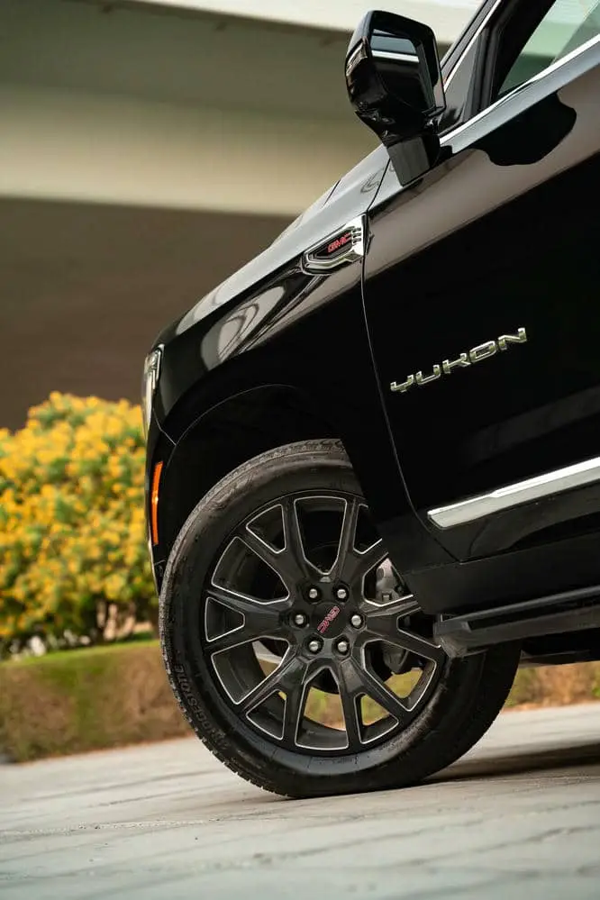 Rent GMC Yukon Black 2026 in Dubai — photo 11 of 20
