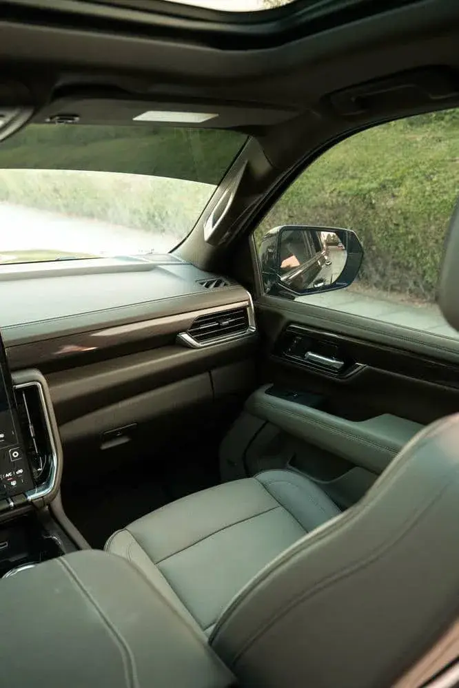 Rent GMC Yukon Black 2026 in Dubai — photo 12 of 20