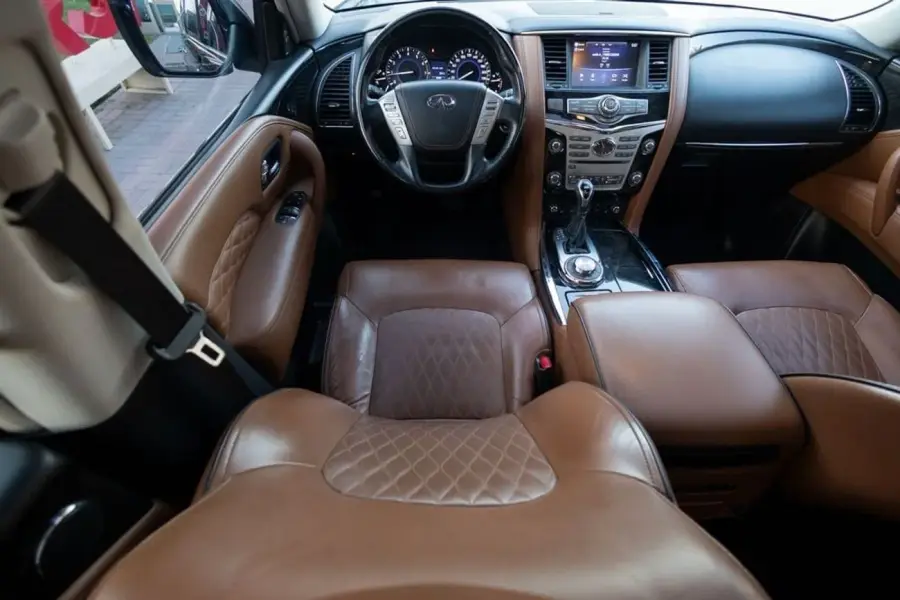 Rent Infiniti QX80 in Dubai — photo 3 of 7