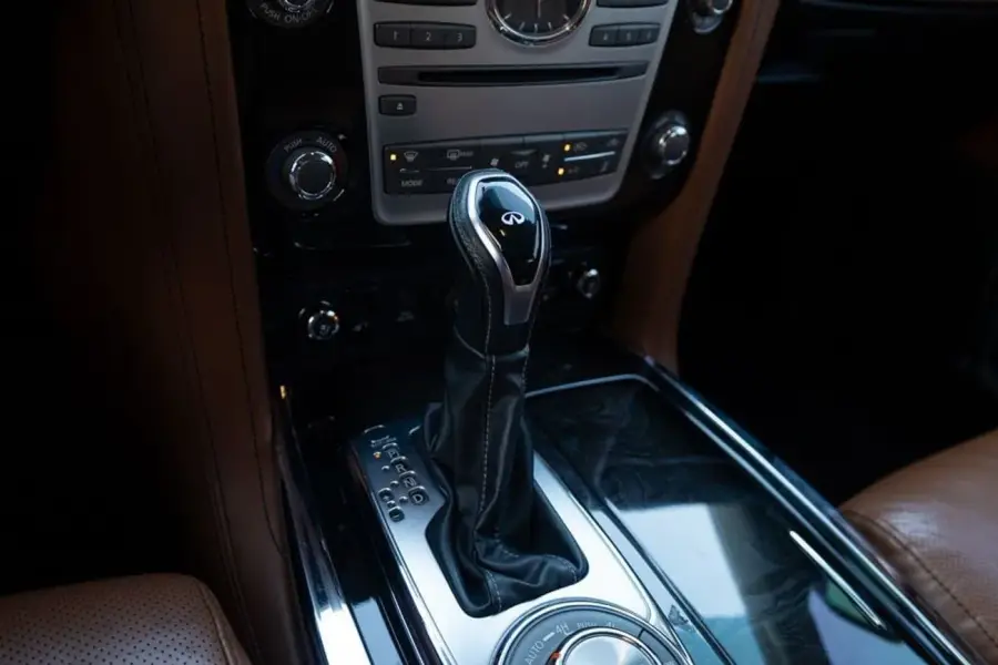 Rent Infiniti QX80 in Dubai — photo 4 of 7