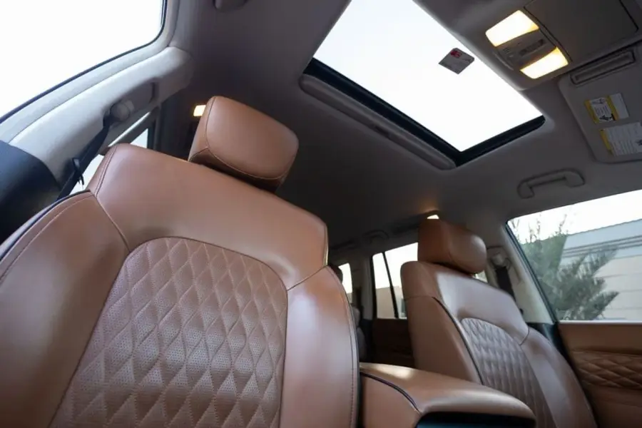 Rent Infiniti QX80 in Dubai — photo 5 of 7