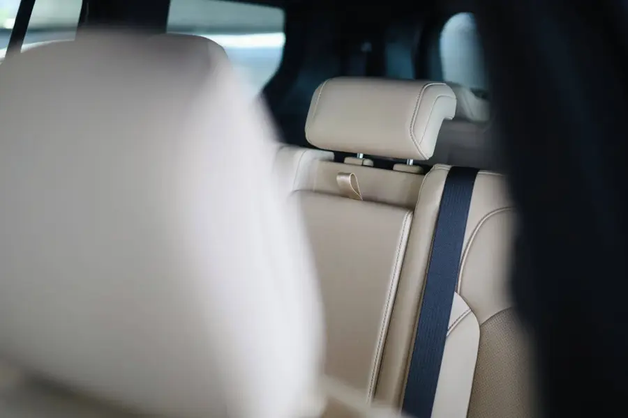 Rent Jeep Grand Cherokee in Dubai — photo 3 of 4