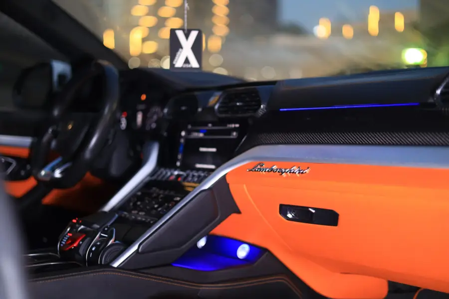 Rent Lamborghini URUS in Dubai — photo 3 of 6