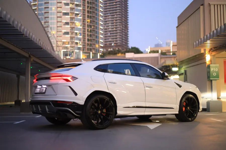 Rent Lamborghini URUS in Dubai — photo 4 of 6