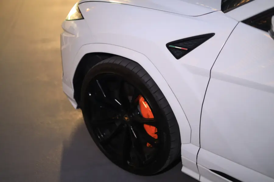 Rent Lamborghini URUS in Dubai — photo 5 of 6