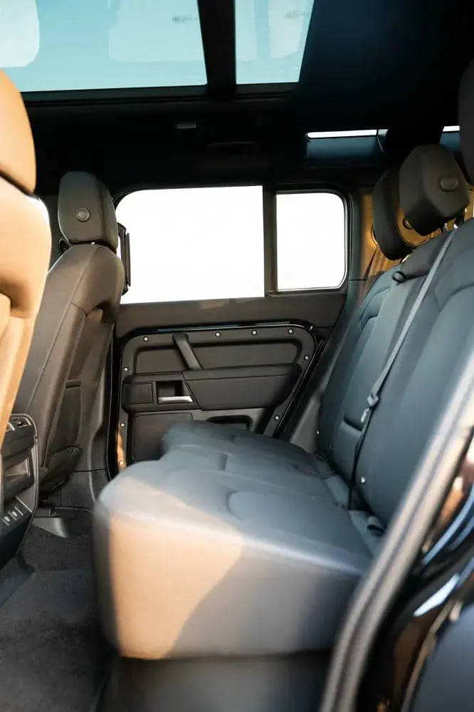 Rent Land Rover Defender in Dubai — photo 2 of 20