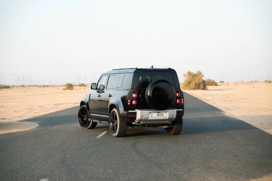 Rent Land Rover Defender in Dubai — photo 14 of 20
