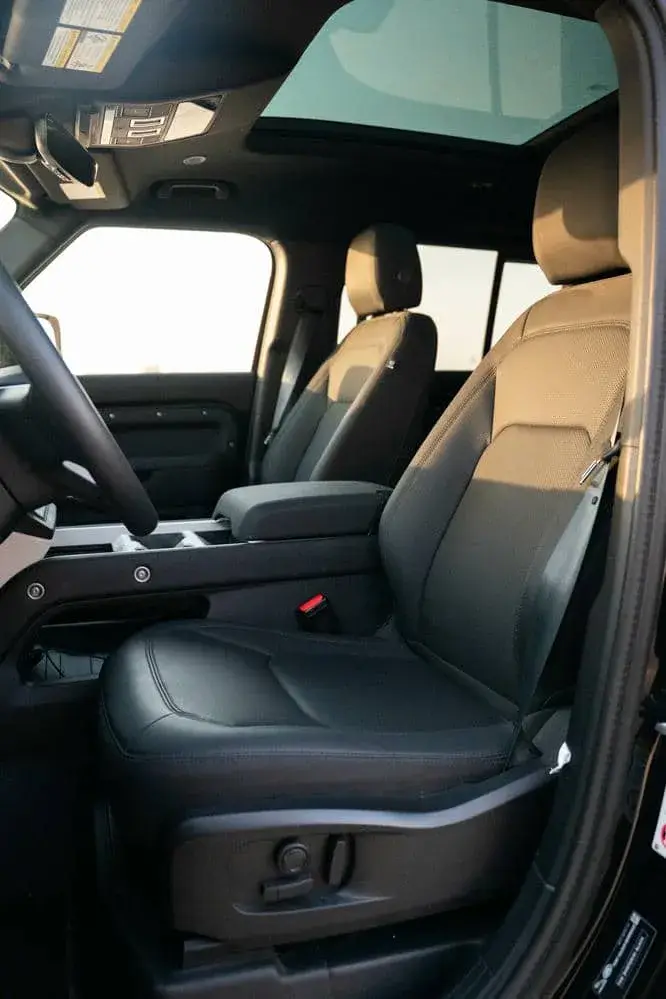 Rent Land Rover Defender in Dubai — photo 16 of 20