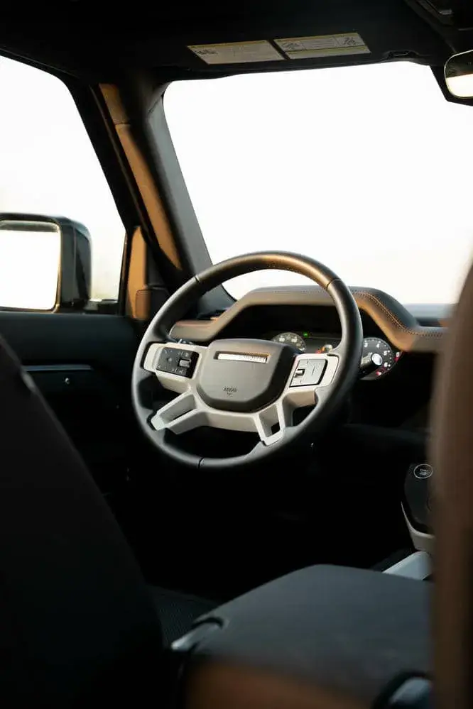 Rent Land Rover Defender in Dubai — photo 17 of 20