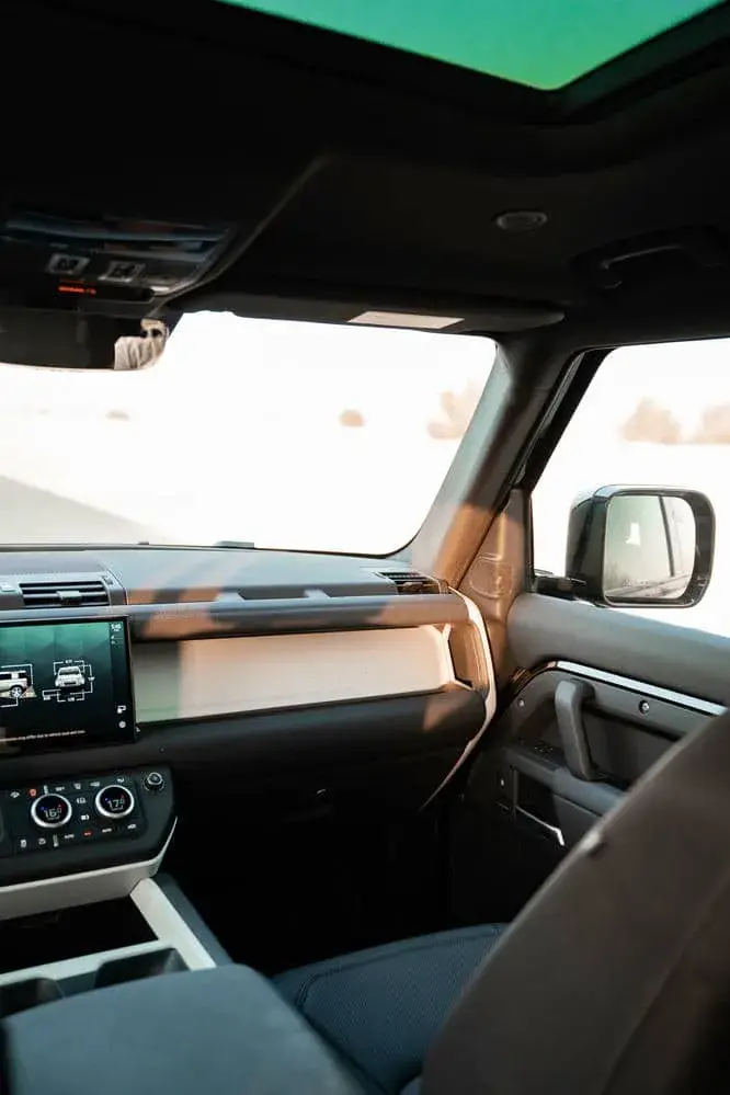 Rent Land Rover Defender in Dubai — photo 18 of 20