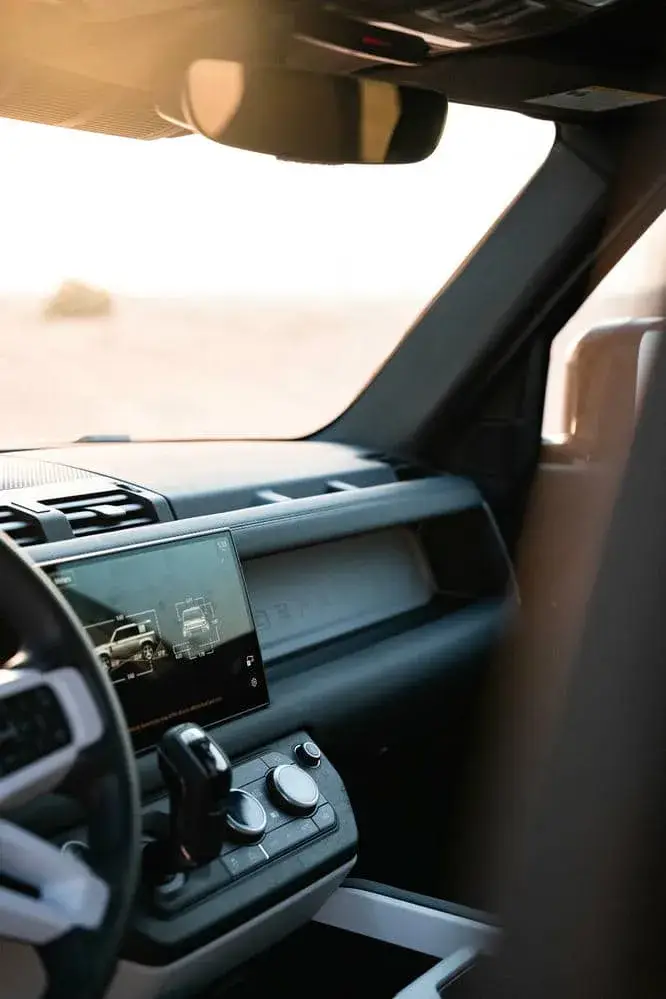 Rent Land Rover Defender in Dubai — photo 19 of 20