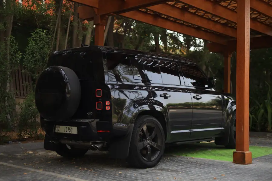 Rent Land Rover Defender in Dubai — photo 4 of 8