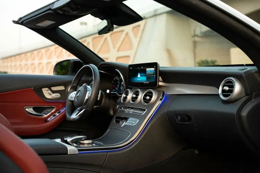 Rent Mercedes C300 Convertible White in Dubai — Mercedes-Benz — photo 3 of 20