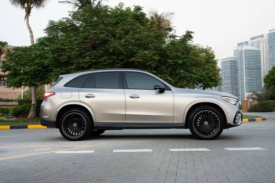 Rent Mercedes GLC 300 in Dubai — Mercedes-Benz — photo 12 of 18
