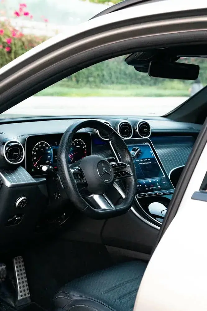 Rent Mercedes GLC 300 in Dubai — Mercedes-Benz — photo 16 of 18