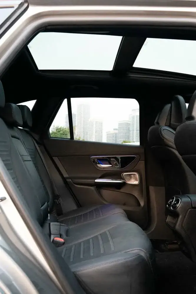 Rent Mercedes GLC 300 in Dubai — Mercedes-Benz — photo 18 of 18