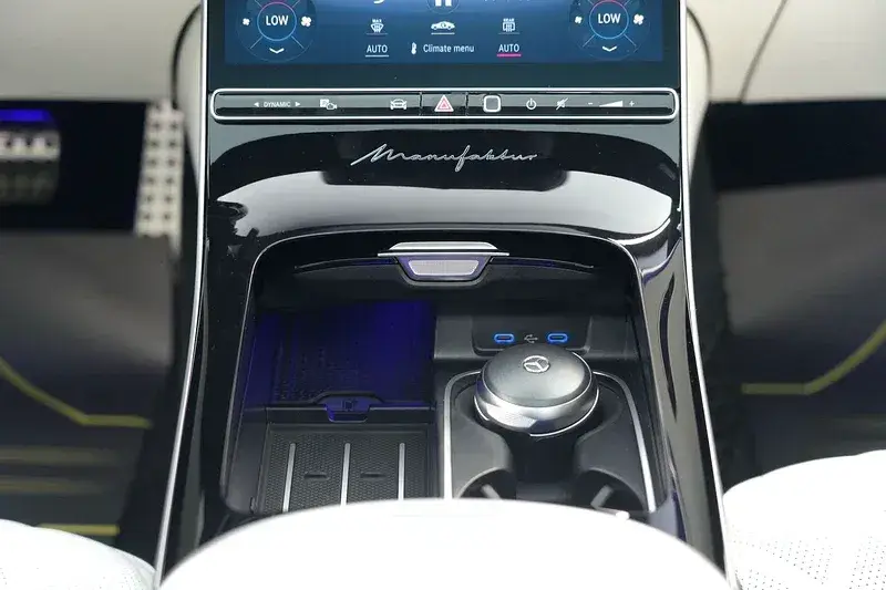 Rent Mercedes S 580 in Dubai — Mercedes-Benz — photo 2 of 8