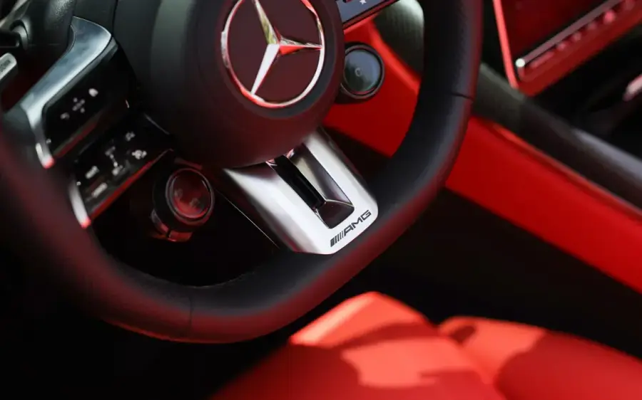 Rent Mercedes SL 55 Convertible in Dubai — Mercedes-Benz — photo 5 of 6