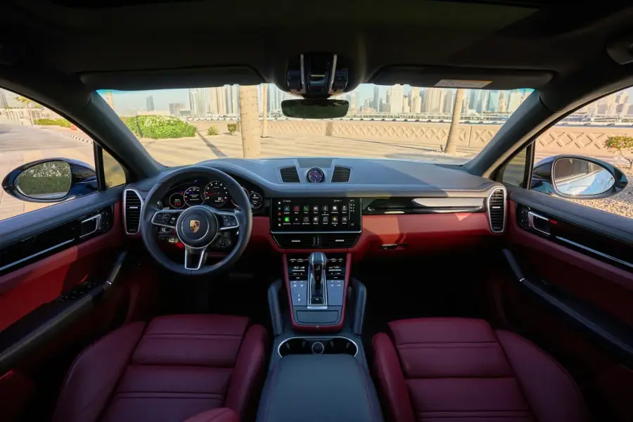 Rent Porsche Cayenne S in Dubai — photo 2 of 4