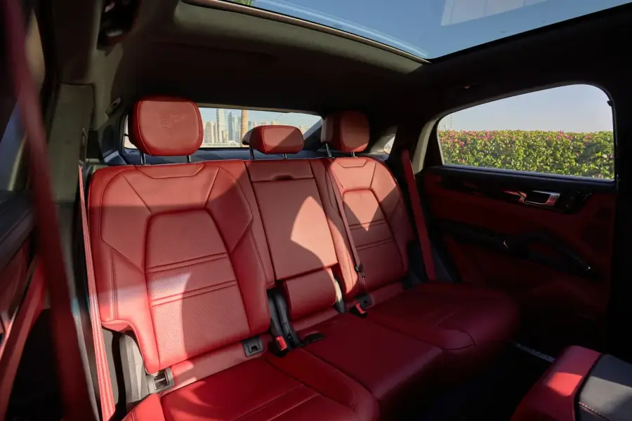 Rent Porsche Cayenne S in Dubai — photo 4 of 4