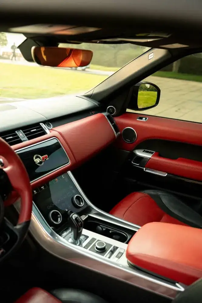 Rent Rang Rover SVR Blue in Dubai — Range Rover — photo 17 of 20