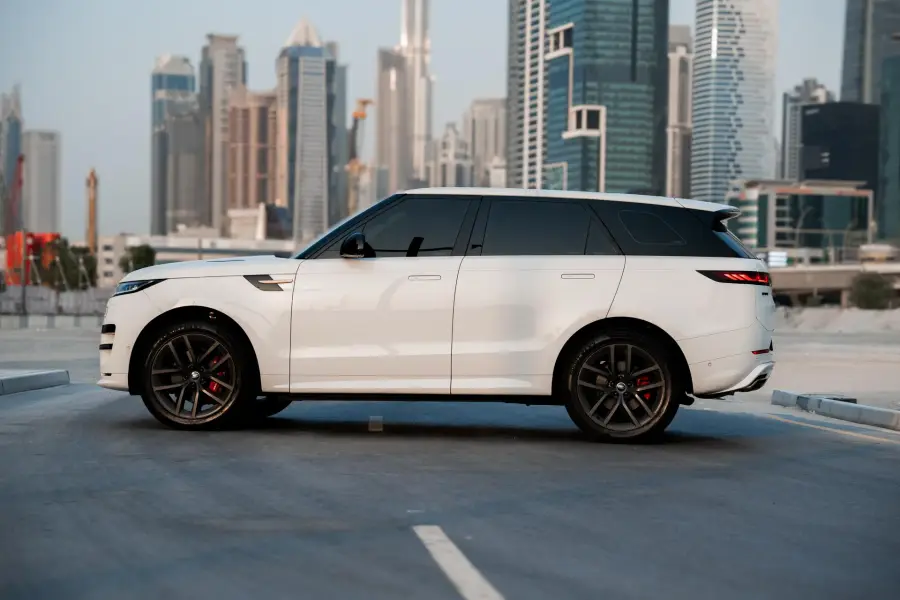 Rent Range Rover Sport White 2024 in Dubai — Land Rover — photo 12 of 15