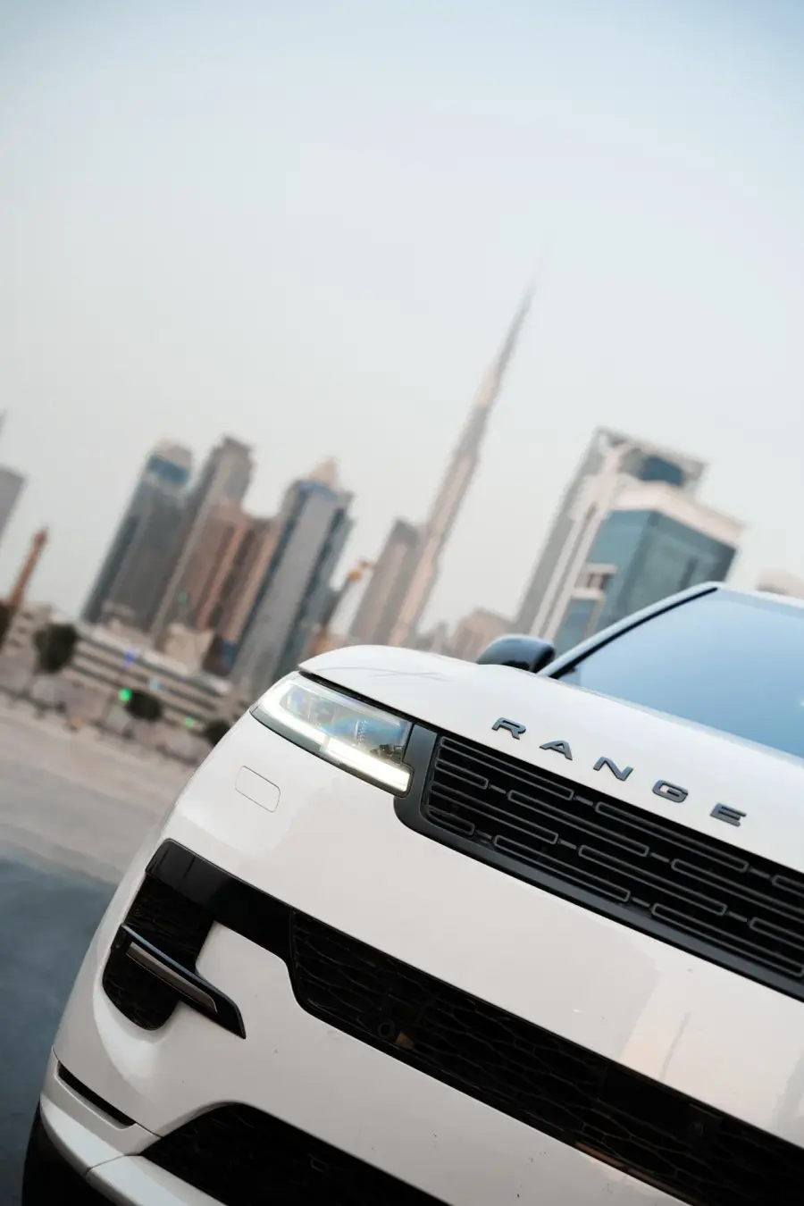 Rent Range Rover Sport White 2024 in Dubai — Land Rover — photo 14 of 15