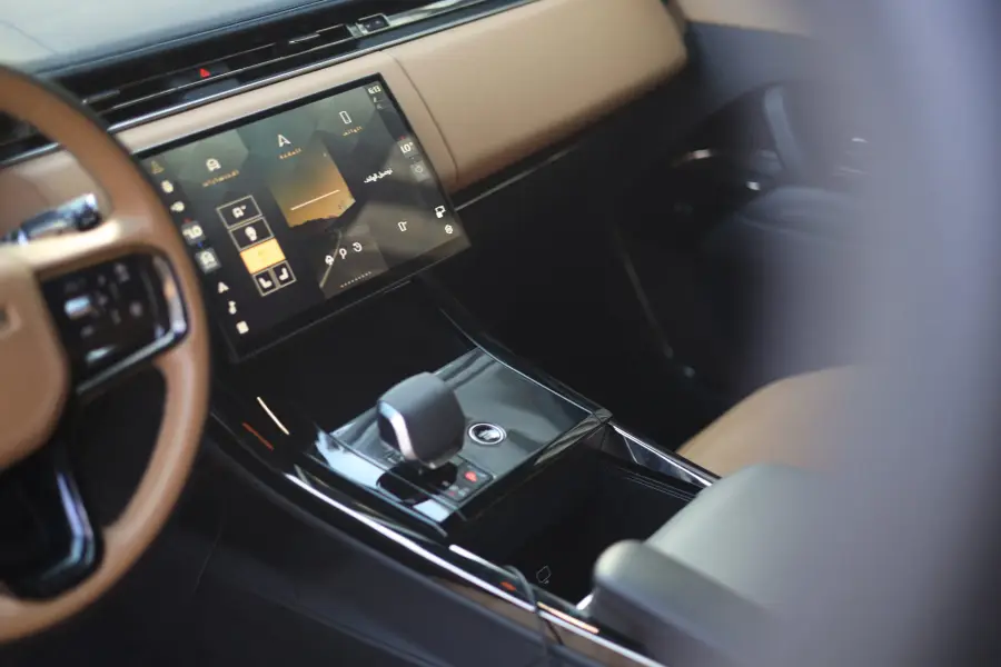 Rent Range Rover Sport White 2024 in Dubai — photo 5 of 8