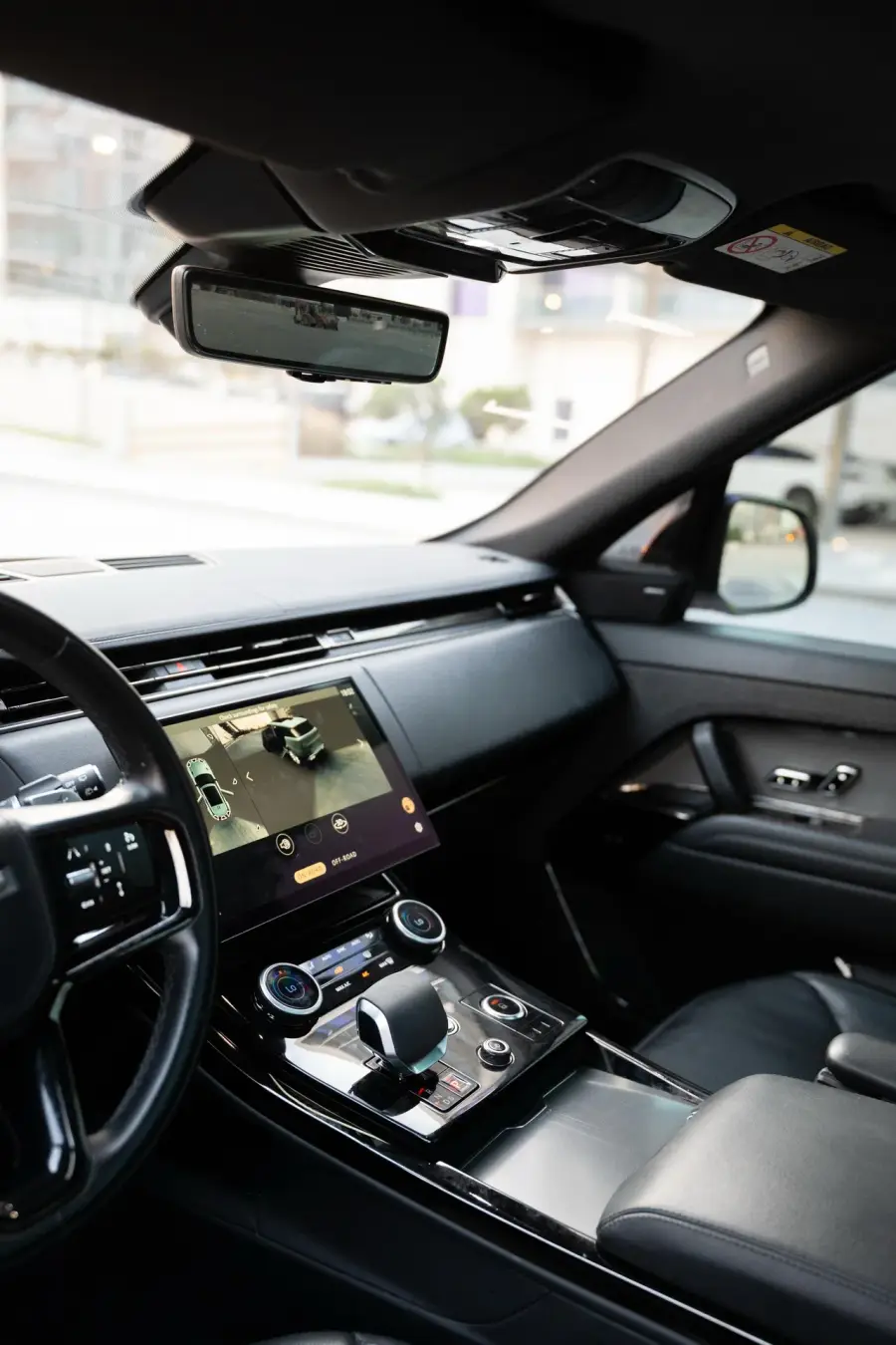 Rent Range Rover Sport White 2024 in Dubai — Land Rover — photo 7 of 15