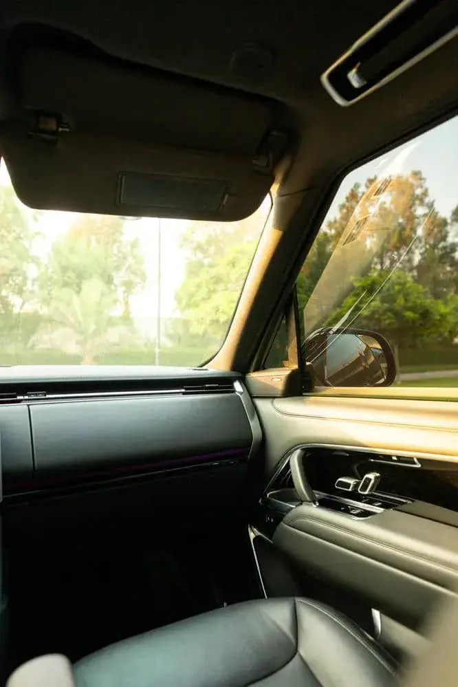 在迪拜租赁2024年黑色路虎揽胜Vogue — Range Rover — 第 15 张，共 15 张