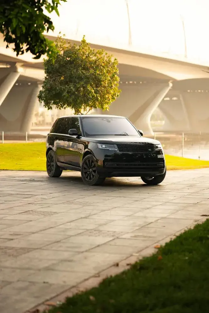 在迪拜租赁2024年黑色路虎揽胜Vogue — Range Rover — 第 4 张，共 15 张