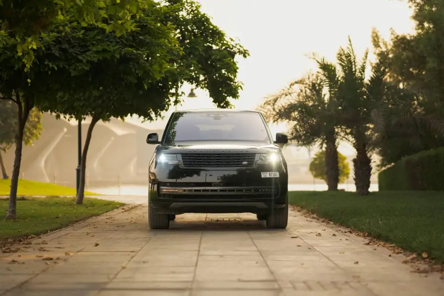 在迪拜租赁2024年黑色路虎揽胜Vogue — Range Rover — 第 6 张，共 15 张