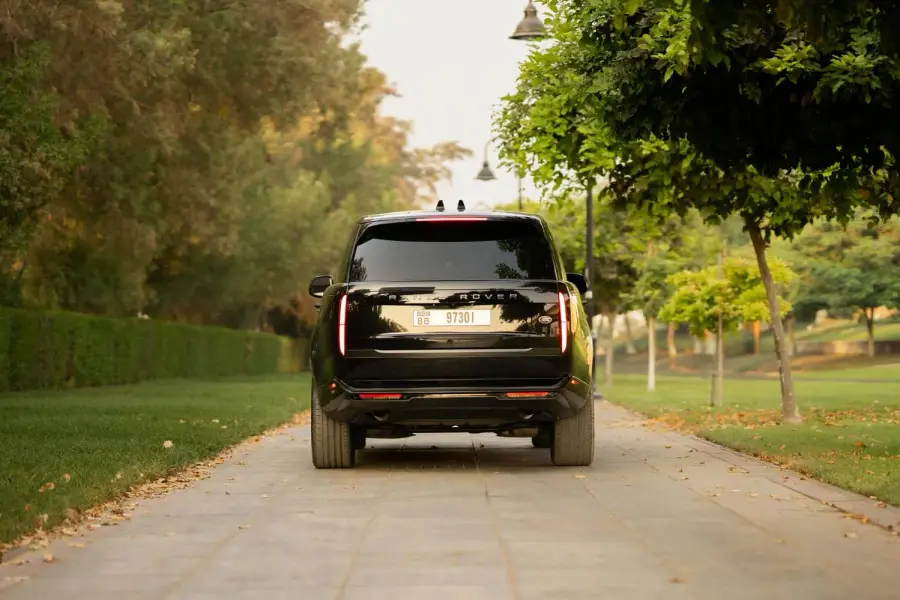 在迪拜租赁2024年黑色路虎揽胜Vogue — Range Rover — 第 9 张，共 15 张