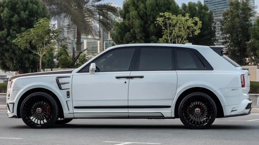 Alquile un Rolls Royce Cullinan Mansory en Dubái — Rolls-Royce — foto 2 de 9