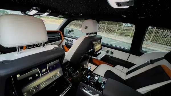 Alquile un Rolls Royce Cullinan Mansory en Dubái — Rolls-Royce — foto 4 de 9