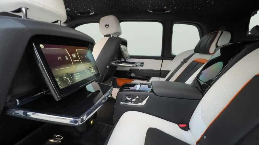 Alquile un Rolls Royce Cullinan Mansory en Dubái — Rolls-Royce — foto 6 de 9