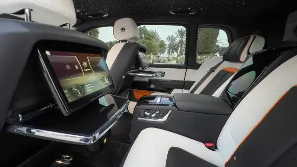 Alquile un Rolls Royce Cullinan Mansory en Dubái — Rolls-Royce — foto 9 de 9