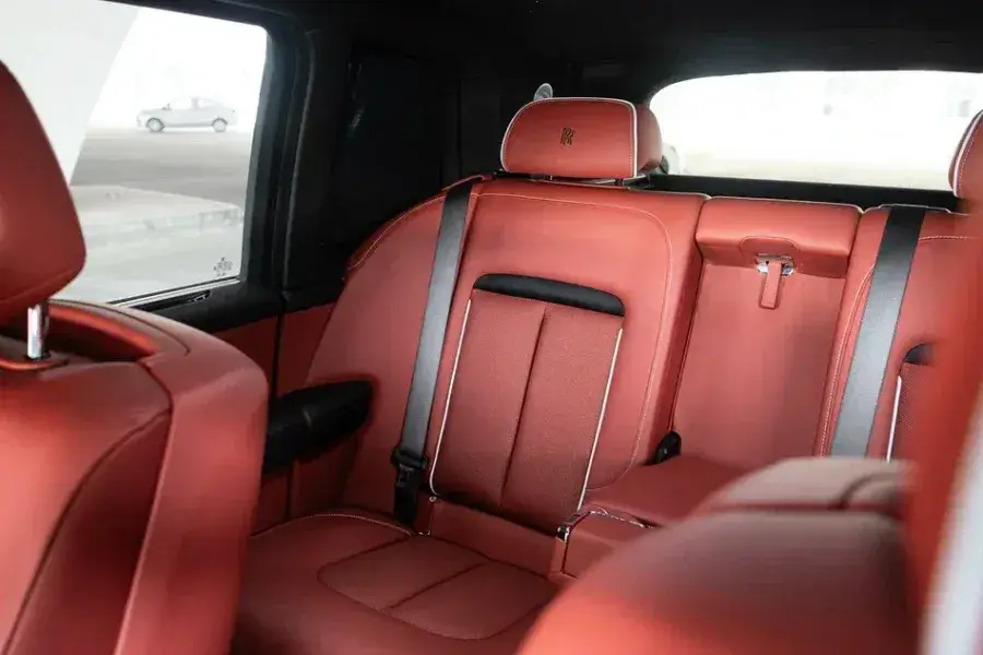 Rent Rolls Royce Cullinan White 2021 in Dubai — Rolls-Royce — photo 5 of 6